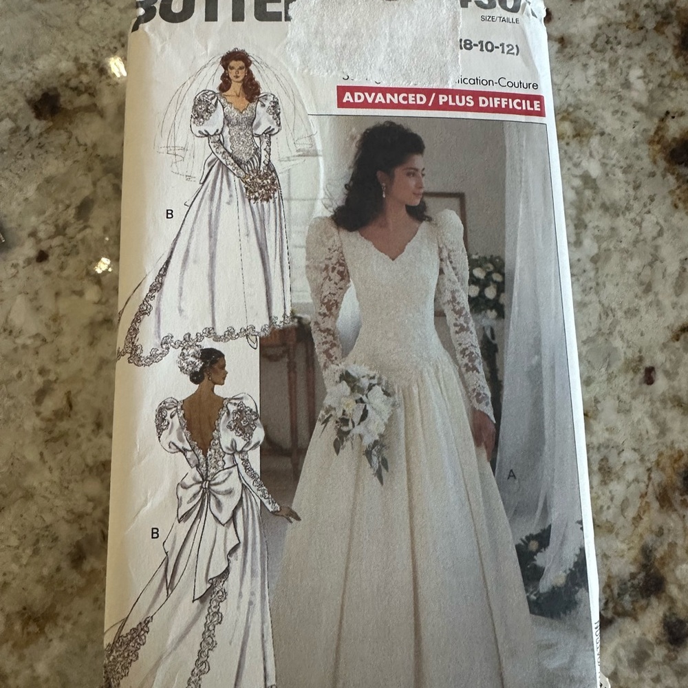 Elegant White Lace Wedding Dress Pattern